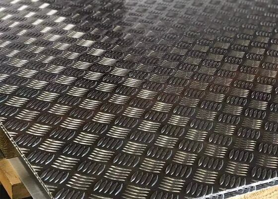 購入 磨かれた浮彫りにされたアルミニウム踏面の版のパネル3003 6061 T6 8mm 6mm オンライン製造