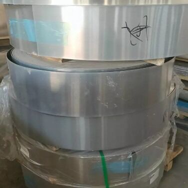 購入 5154 5454の耐久力のあるアルミニウム コイル ロール白く滑らかなカスタマイズされた幅 オンライン製造